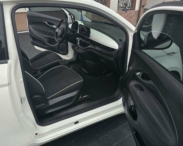 Белый Фиат 500e, объемом двигателя 0 л и пробегом 28 тыс. км за 13999 $, фото 38 на Automoto.ua