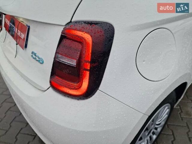 Белый Фиат 500e, объемом двигателя 0 л и пробегом 25 тыс. км за 14200 $, фото 17 на Automoto.ua