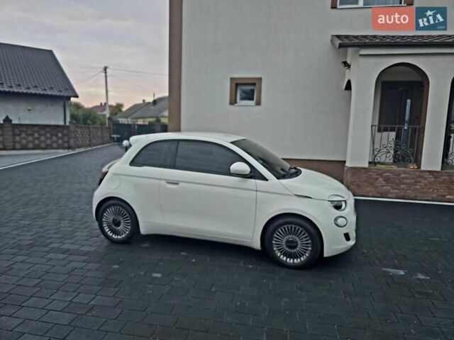 Белый Фиат 500e, объемом двигателя 0 л и пробегом 28 тыс. км за 13999 $, фото 10 на Automoto.ua
