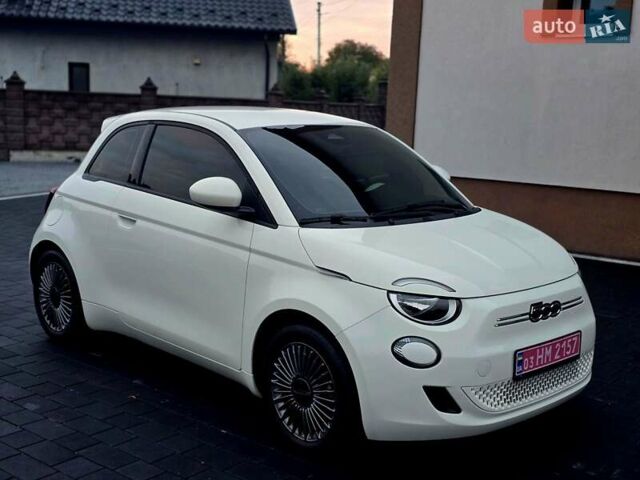 Белый Фиат 500e, объемом двигателя 0 л и пробегом 28 тыс. км за 13999 $, фото 24 на Automoto.ua