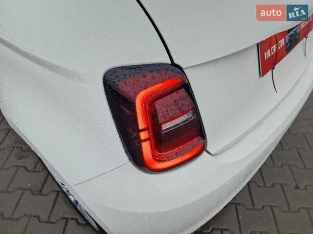 Белый Фиат 500e, объемом двигателя 0 л и пробегом 25 тыс. км за 14200 $, фото 21 на Automoto.ua