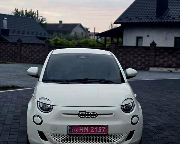 Белый Фиат 500e, объемом двигателя 0 л и пробегом 28 тыс. км за 13999 $, фото 8 на Automoto.ua