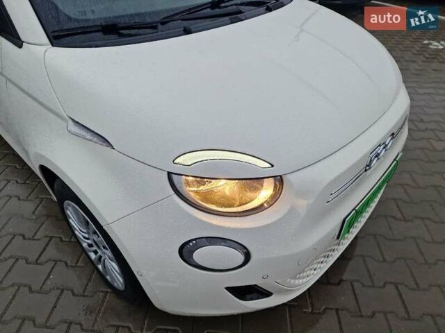 Белый Фиат 500e, объемом двигателя 0 л и пробегом 25 тыс. км за 14200 $, фото 10 на Automoto.ua