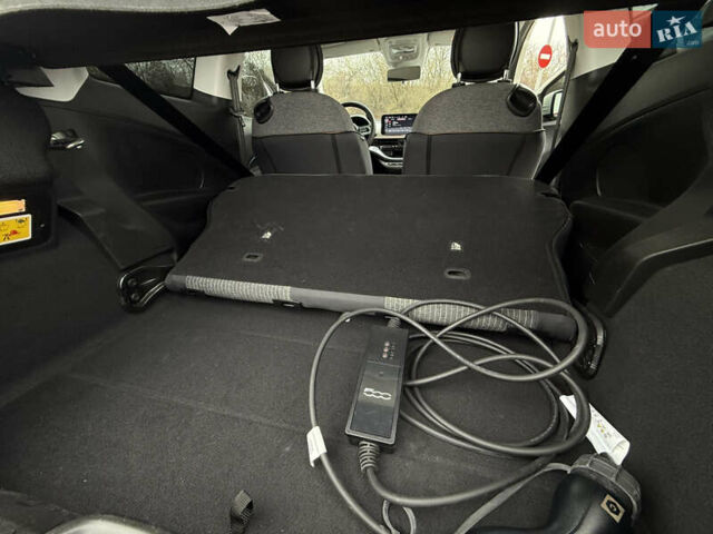 Белый Фиат 500e, объемом двигателя 0 л и пробегом 21 тыс. км за 13999 $, фото 22 на Automoto.ua