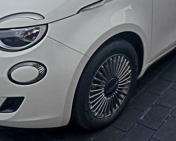 Белый Фиат 500e, объемом двигателя 0 л и пробегом 28 тыс. км за 13999 $, фото 25 на Automoto.ua