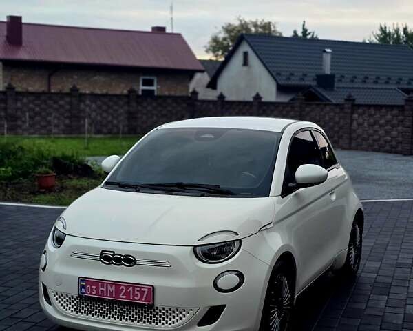 Белый Фиат 500e, объемом двигателя 0 л и пробегом 28 тыс. км за 13999 $, фото 5 на Automoto.ua