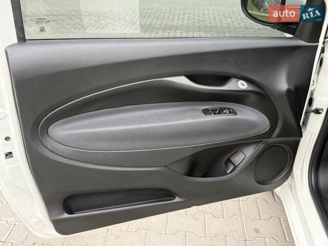 Белый Фиат 500e, объемом двигателя 0 л и пробегом 21 тыс. км за 13999 $, фото 16 на Automoto.ua