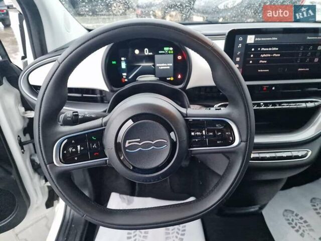 Белый Фиат 500e, объемом двигателя 0 л и пробегом 25 тыс. км за 14200 $, фото 32 на Automoto.ua