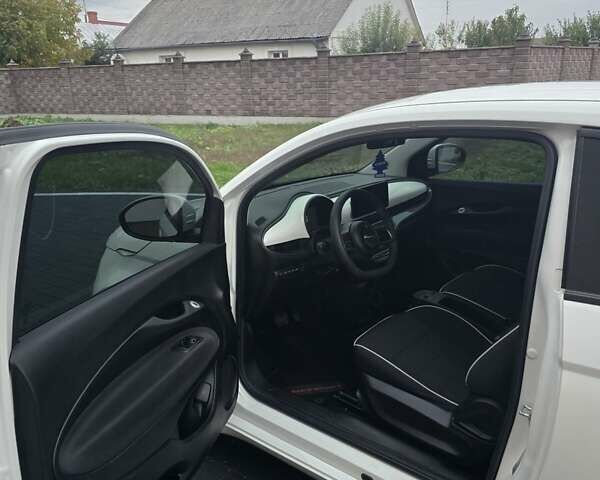 Белый Фиат 500e, объемом двигателя 0 л и пробегом 28 тыс. км за 13999 $, фото 29 на Automoto.ua