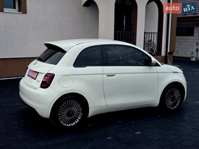 Белый Фиат 500e, объемом двигателя 0 л и пробегом 28 тыс. км за 13999 $, фото 11 на Automoto.ua