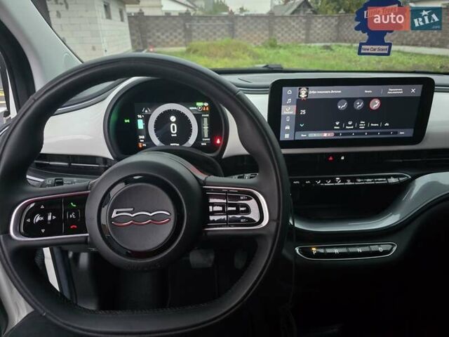 Белый Фиат 500e, объемом двигателя 0 л и пробегом 28 тыс. км за 13999 $, фото 36 на Automoto.ua