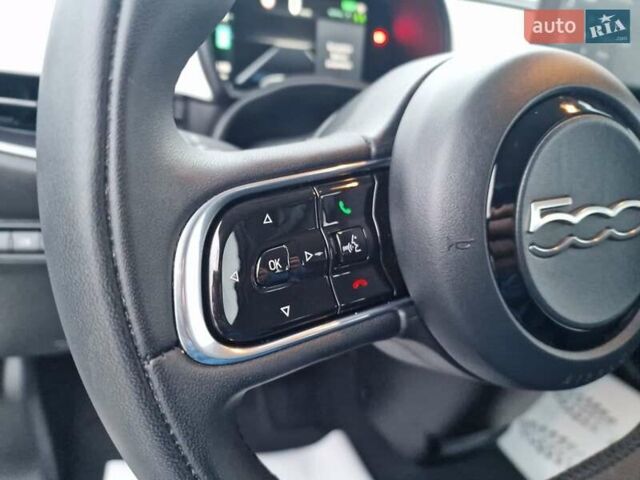 Белый Фиат 500e, объемом двигателя 0 л и пробегом 25 тыс. км за 14200 $, фото 35 на Automoto.ua