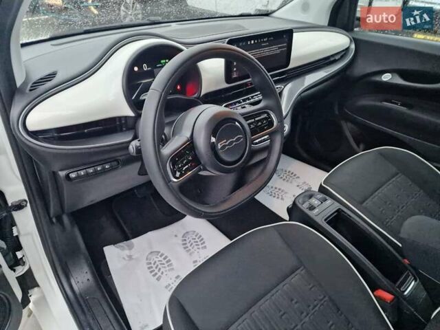 Белый Фиат 500e, объемом двигателя 0 л и пробегом 25 тыс. км за 14200 $, фото 30 на Automoto.ua