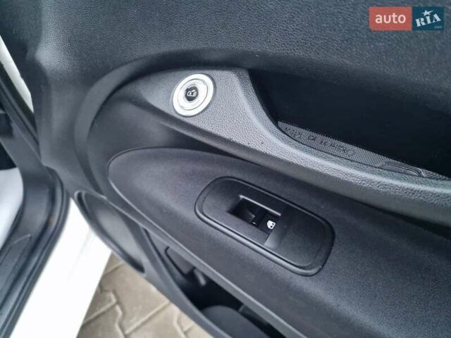 Белый Фиат 500e, объемом двигателя 0 л и пробегом 25 тыс. км за 14200 $, фото 45 на Automoto.ua