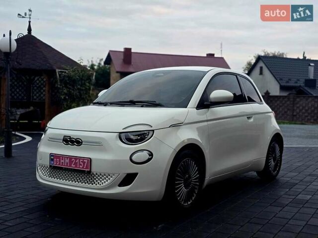 Белый Фиат 500e, объемом двигателя 0 л и пробегом 28 тыс. км за 13999 $, фото 18 на Automoto.ua