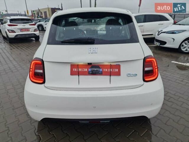 Белый Фиат 500e, объемом двигателя 0 л и пробегом 25 тыс. км за 14200 $, фото 19 на Automoto.ua