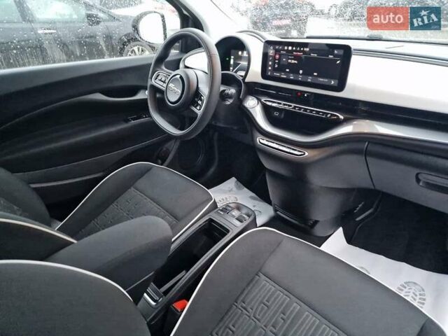 Белый Фиат 500e, объемом двигателя 0 л и пробегом 25 тыс. км за 14200 $, фото 49 на Automoto.ua