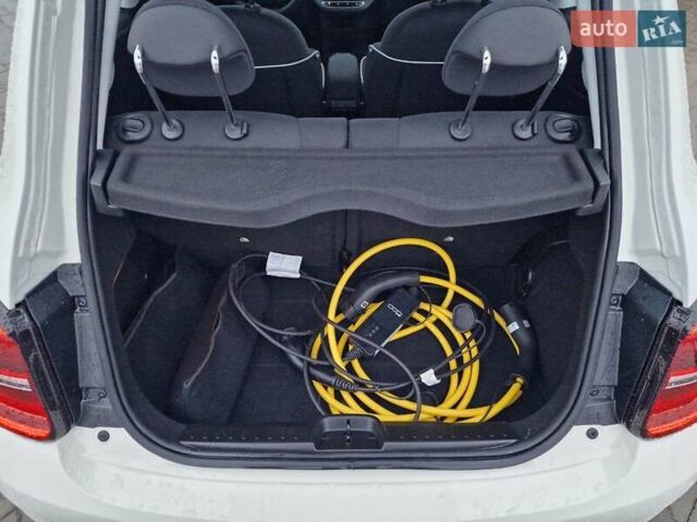 Белый Фиат 500e, объемом двигателя 0 л и пробегом 25 тыс. км за 14200 $, фото 50 на Automoto.ua