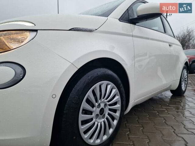 Белый Фиат 500e, объемом двигателя 0 л и пробегом 25 тыс. км за 14200 $, фото 7 на Automoto.ua
