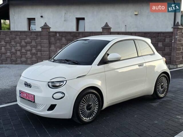 Белый Фиат 500e, объемом двигателя 0 л и пробегом 26 тыс. км за 14950 $, фото 19 на Automoto.ua