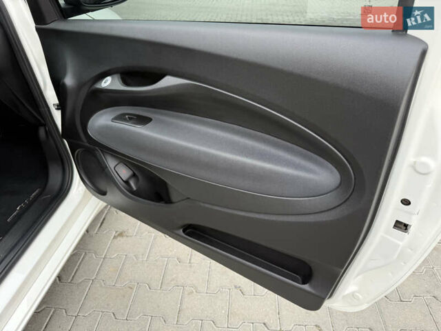 Белый Фиат 500e, объемом двигателя 0 л и пробегом 21 тыс. км за 13999 $, фото 23 на Automoto.ua