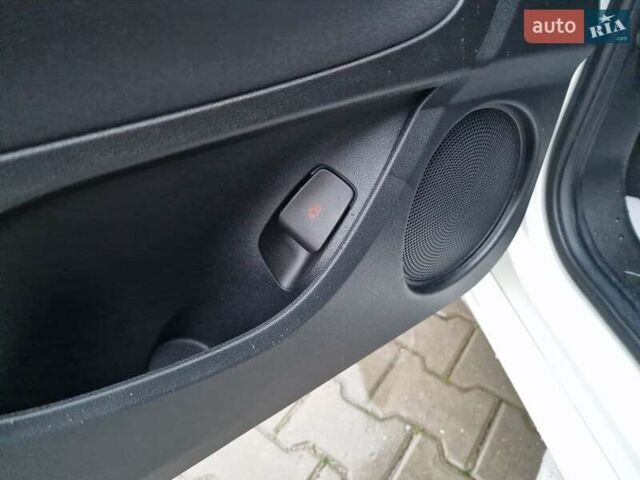 Белый Фиат 500e, объемом двигателя 0 л и пробегом 25 тыс. км за 14200 $, фото 28 на Automoto.ua