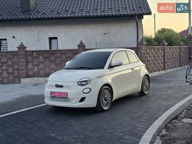 Белый Фиат 500e, объемом двигателя 0 л и пробегом 26 тыс. км за 14950 $, фото 24 на Automoto.ua