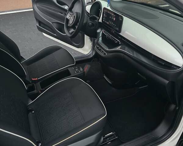 Белый Фиат 500e, объемом двигателя 0 л и пробегом 28 тыс. км за 13999 $, фото 30 на Automoto.ua