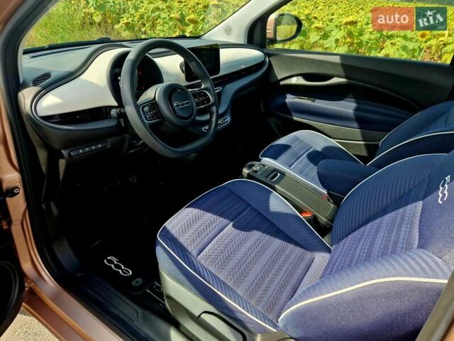 Бежевый Фиат 500e, объемом двигателя 0 л и пробегом 58 тыс. км за 13999 $, фото 24 на Automoto.ua
