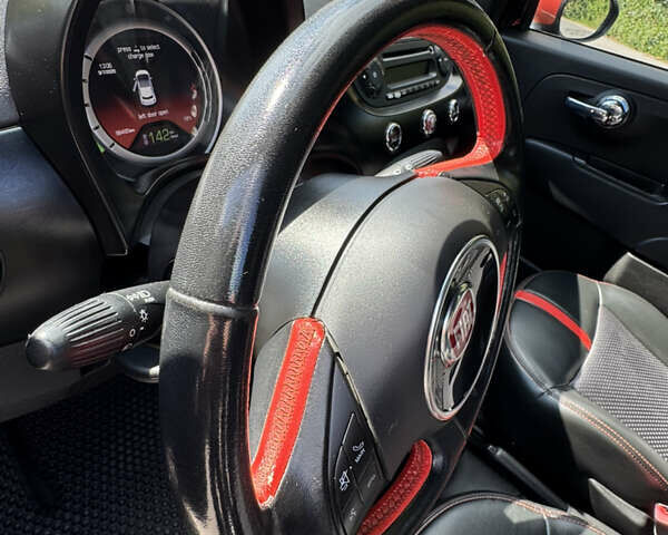 Черный Фиат 500e, объемом двигателя 0 л и пробегом 98 тыс. км за 6500 $, фото 15 на Automoto.ua