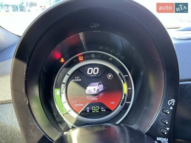 Черный Фиат 500e, объемом двигателя 0 л и пробегом 82 тыс. км за 6500 $, фото 12 на Automoto.ua