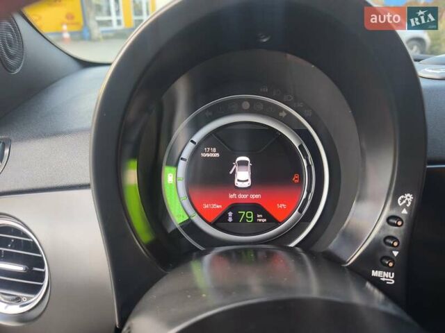 Черный Фиат 500e, объемом двигателя 0 л и пробегом 34 тыс. км за 7900 $, фото 6 на Automoto.ua
