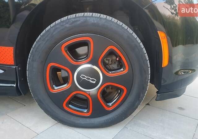 Черный Фиат 500e, объемом двигателя 0 л и пробегом 90 тыс. км за 7500 $, фото 20 на Automoto.ua