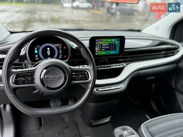Черный Фиат 500e, объемом двигателя 0 л и пробегом 28 тыс. км за 14900 $, фото 32 на Automoto.ua