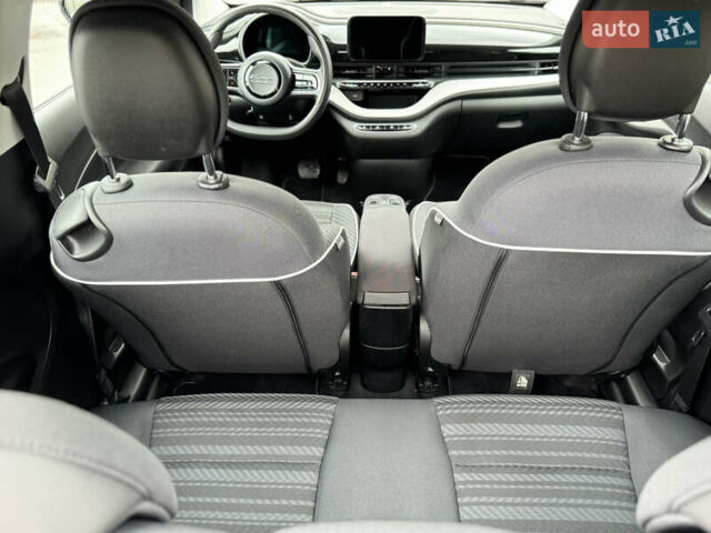 Черный Фиат 500e, объемом двигателя 0 л и пробегом 28 тыс. км за 14900 $, фото 29 на Automoto.ua