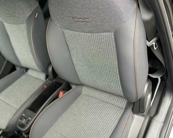 Черный Фиат 500e, объемом двигателя 0 л и пробегом 19 тыс. км за 14500 $, фото 20 на Automoto.ua