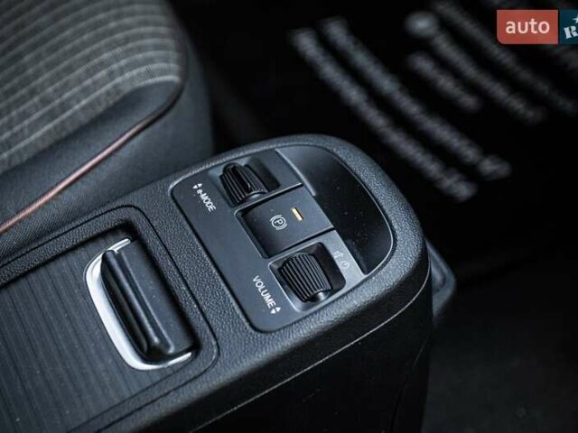 Черный Фиат 500e, объемом двигателя 0 л и пробегом 16 тыс. км за 16900 $, фото 32 на Automoto.ua
