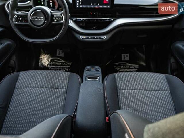 Черный Фиат 500e, объемом двигателя 0 л и пробегом 16 тыс. км за 16900 $, фото 13 на Automoto.ua