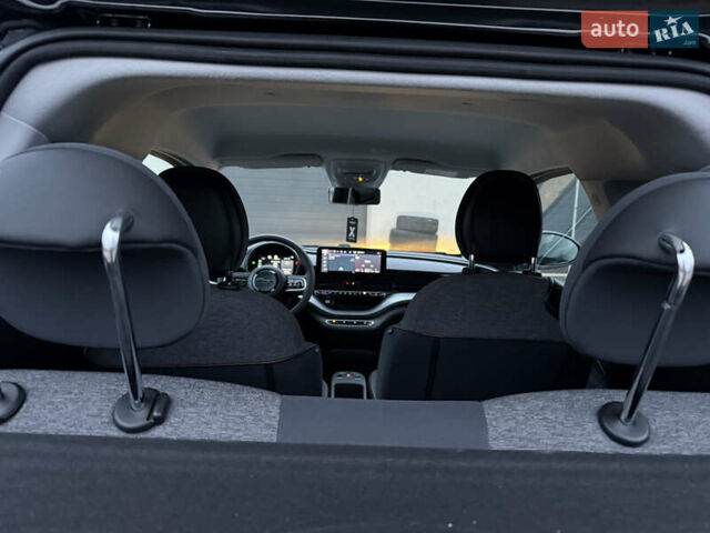 Черный Фиат 500e, объемом двигателя 0 л и пробегом 10 тыс. км за 15700 $, фото 15 на Automoto.ua