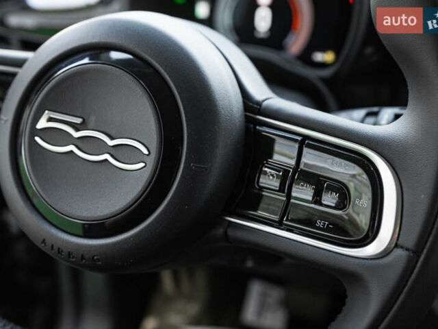 Черный Фиат 500e, объемом двигателя 0 л и пробегом 16 тыс. км за 16900 $, фото 26 на Automoto.ua