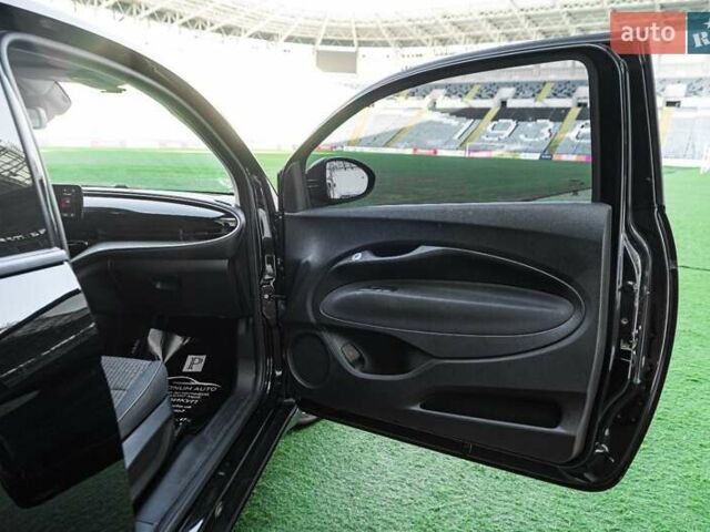 Чорний Фіат 500e, об'ємом двигуна 0 л та пробігом 16 тис. км за 16900 $, фото 34 на Automoto.ua