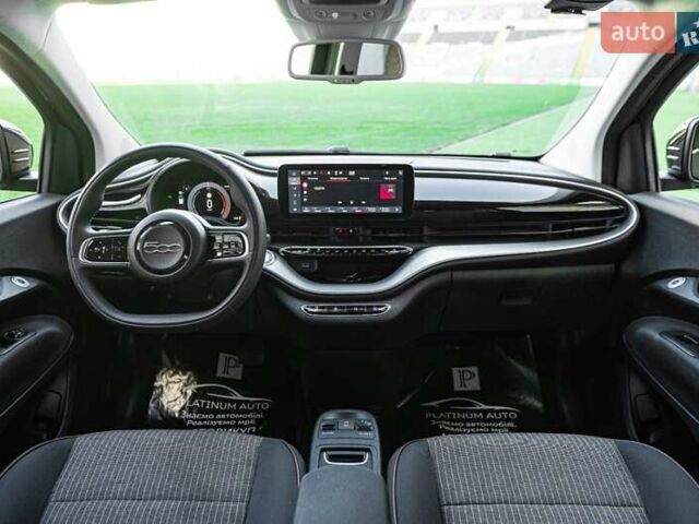 Черный Фиат 500e, объемом двигателя 0 л и пробегом 16 тыс. км за 16900 $, фото 17 на Automoto.ua