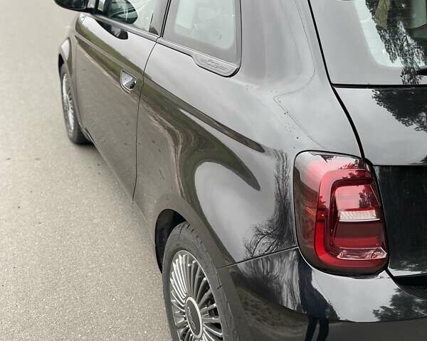 Черный Фиат 500e, объемом двигателя 0 л и пробегом 19 тыс. км за 14500 $, фото 16 на Automoto.ua