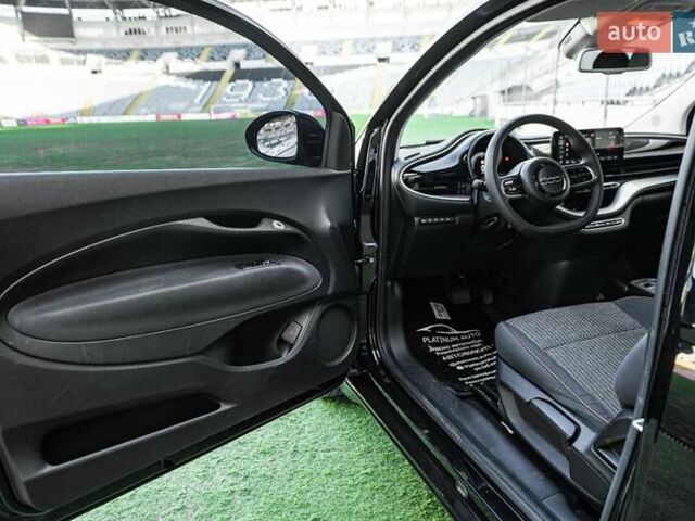 Чорний Фіат 500e, об'ємом двигуна 0 л та пробігом 16 тис. км за 16900 $, фото 42 на Automoto.ua