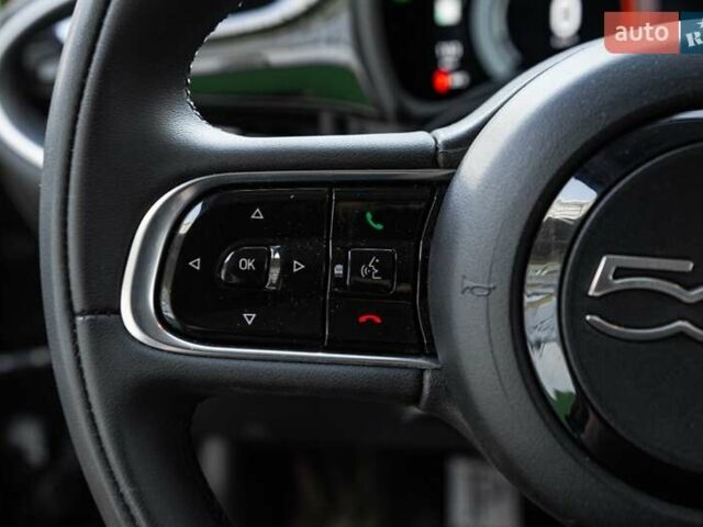 Чорний Фіат 500e, об'ємом двигуна 0 л та пробігом 16 тис. км за 16900 $, фото 27 на Automoto.ua