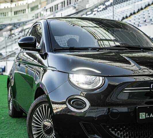 Черный Фиат 500e, объемом двигателя 0 л и пробегом 16 тыс. км за 16900 $, фото 3 на Automoto.ua