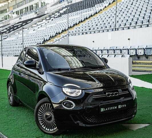 Черный Фиат 500e, объемом двигателя 0 л и пробегом 16 тыс. км за 16900 $, фото 1 на Automoto.ua