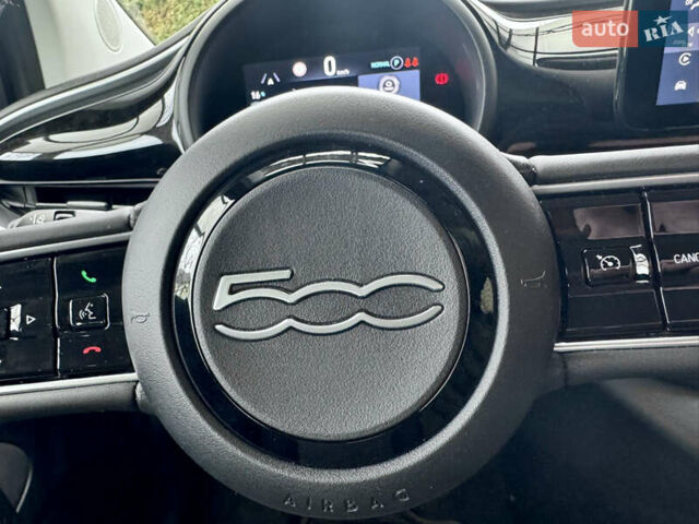 Черный Фиат 500e, объемом двигателя 0 л и пробегом 14 тыс. км за 16499 $, фото 18 на Automoto.ua