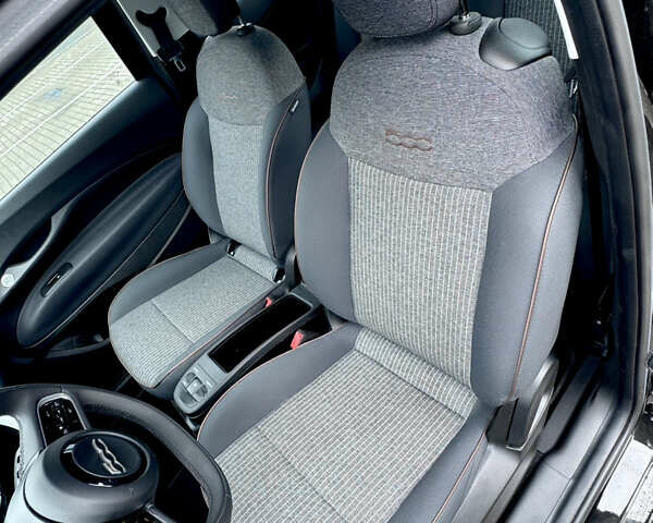 Черный Фиат 500e, объемом двигателя 0 л и пробегом 14 тыс. км за 16499 $, фото 11 на Automoto.ua