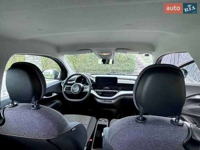 Черный Фиат 500e, объемом двигателя 0 л и пробегом 14 тыс. км за 16499 $, фото 40 на Automoto.ua